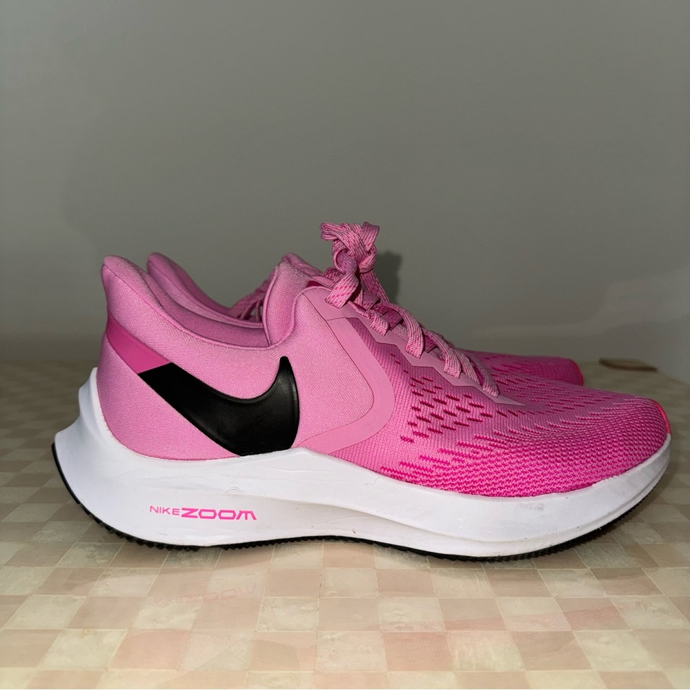 LIKE NEW Nike Zoom Running Sneaker